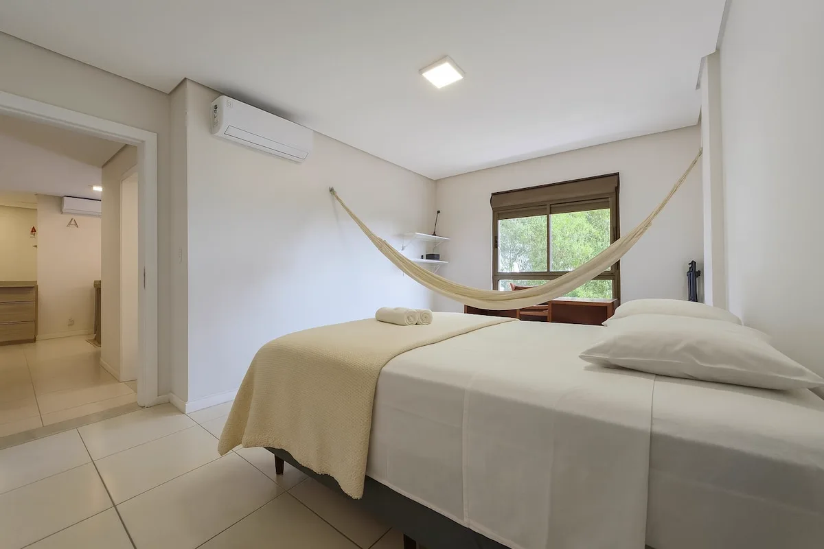 Ar na sala e suíte com piscina à 500m da Praia - foto 3
